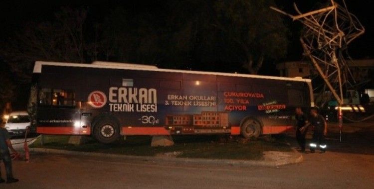 Halk otobüsü yüksek gerilim hattına çarptı: Faciadan dönüldü