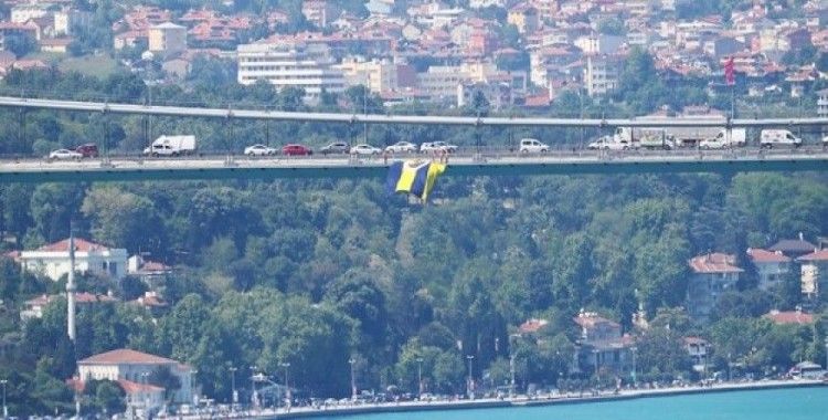 Fenerbahçe bayrakları, köprülere asıldı