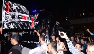 Beşiktaş İstanbul'da coşkuyla karşılandı