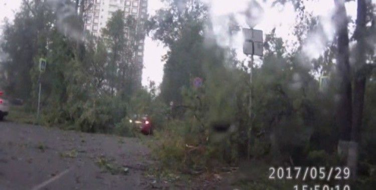 Moskova'yı fırtına vurdu: 11 ölü !
