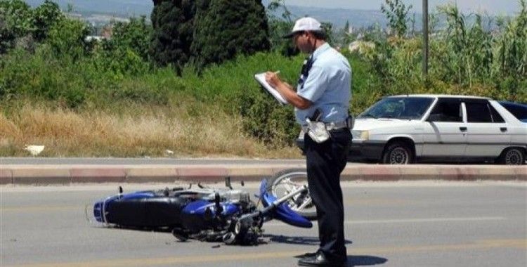 Mersin'de trafik kazası, 1'i ağır 3 yaralı