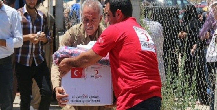 Kızılay Kerkük'teki iç göçmenlere ramazan yardımı yaptı