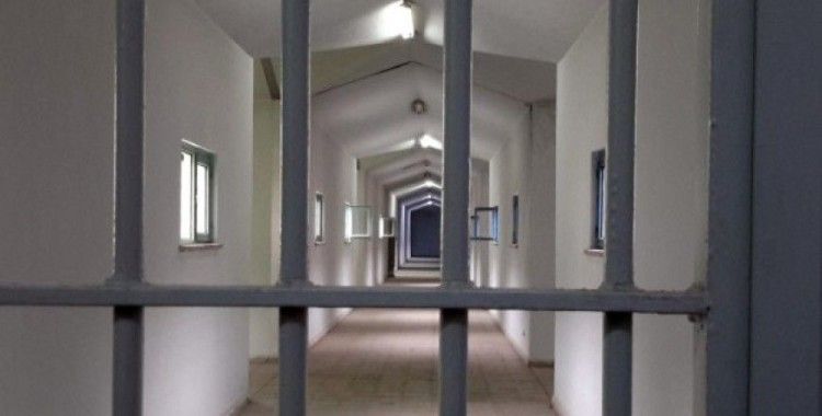 Cezaevine baskın: 11 kişi öldü, 900 mahkum firar etti
