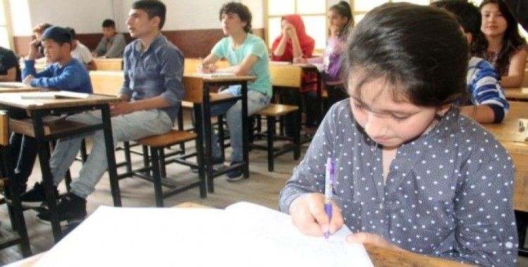 Savaşın çocukları Türkçe öğreniyor 