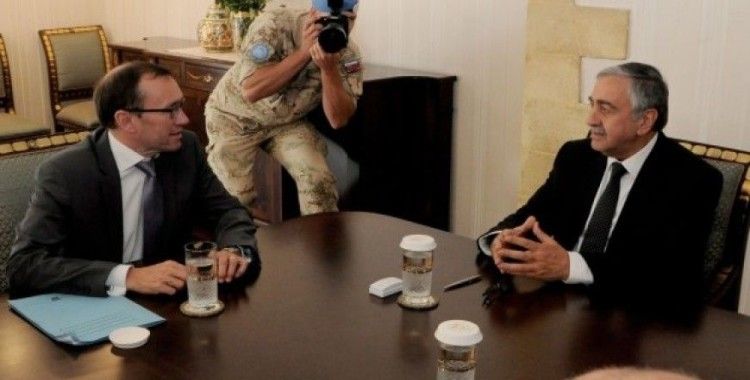 Akıncı, Eide ile bir araya geldi