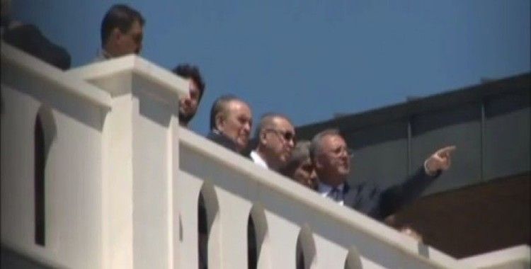 Erdoğan, İmam Hatip Lisesi inşaatında incelemelerde bulunuyor