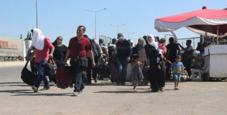 Suriyelilerin vatan özlemi kuyruğa dönüştü