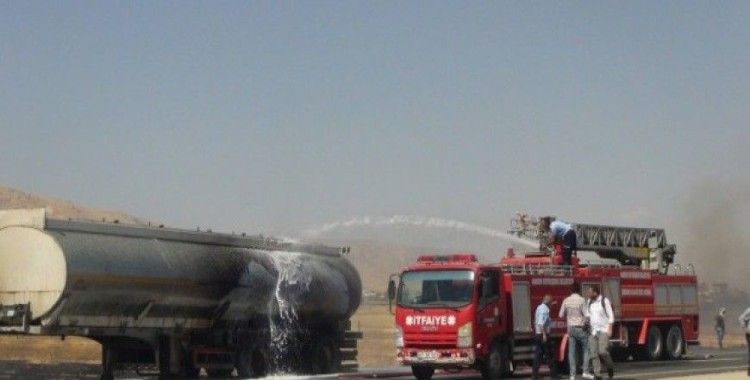 ​Nusaybin'de ham petrol yüklü tankerde yangın 
