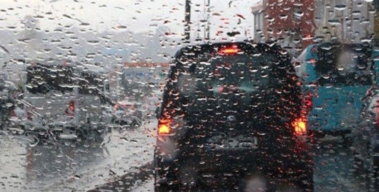 İstanbul'da yağışlı ve serin hava etkili oluyor