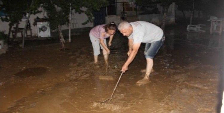 Aydın'da evleri jeotermal suyu bastı