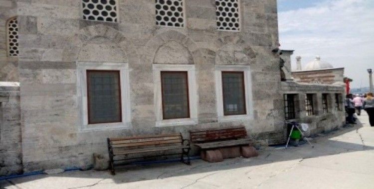 Şemsi Paşa Cami'nde hasar oluştu