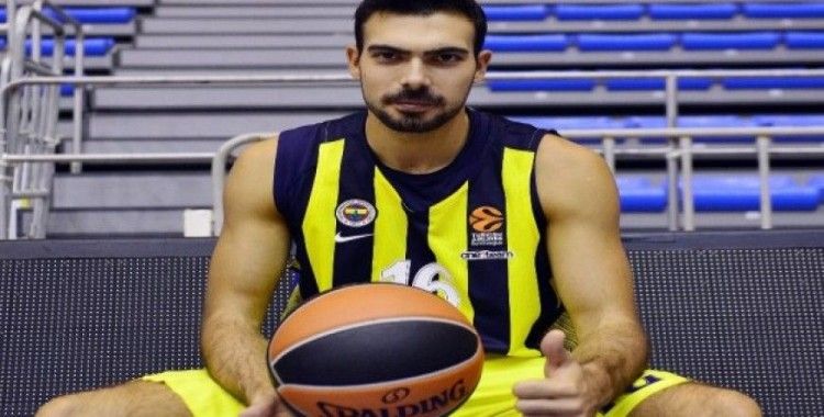 Fenerbahçe, Sloukas ve Barış ile sözleşme uzattı