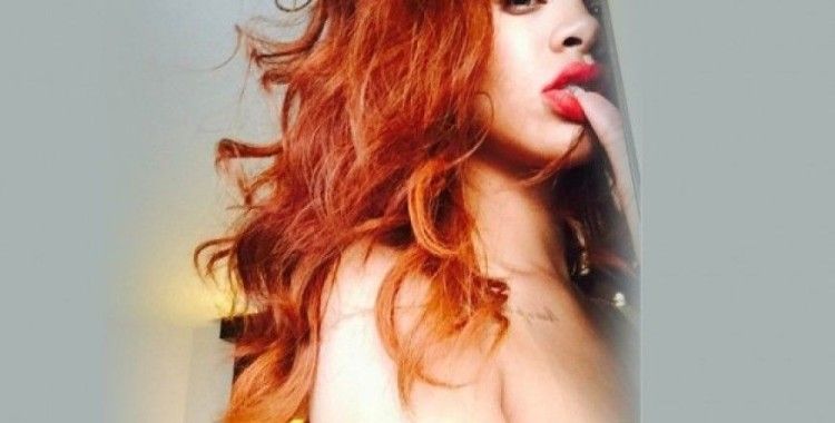​Rihanna'dan 'Geriye dönüş' selfiesi