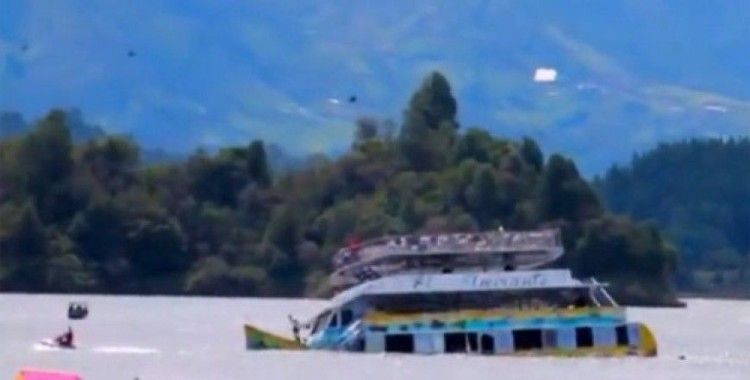 Turist teknesi battı 9 ölü 