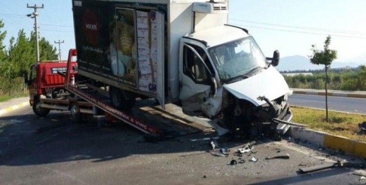 ​İki aracın çarpıştığı kazada hemşire hayatını kaybetti