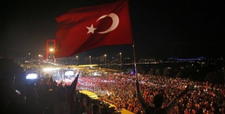 Ünlülerden 15 Temmuz paylaşımları