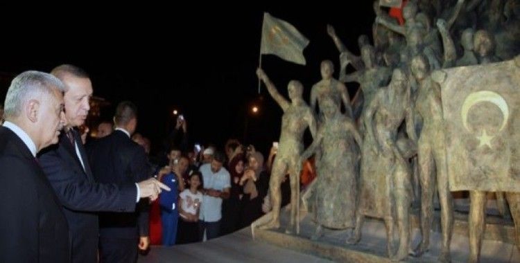 Erdoğan Şehitler Abidesi'ni ziyaret etti