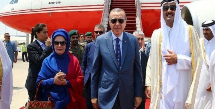 Erdoğan'ı Doha'da Katar Emiri karşıladı