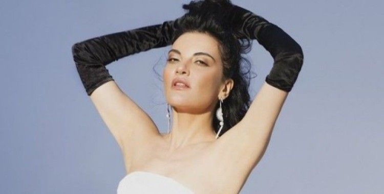 Göksel'in lise fotoğrafı hayrete düşürdü