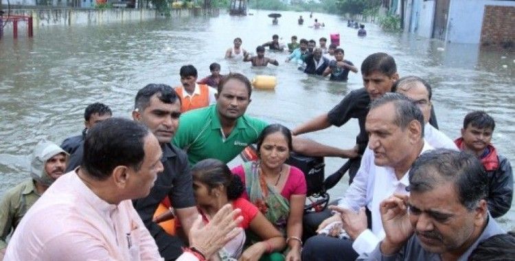 Hindistan'da sel felaketi, 120 ölü