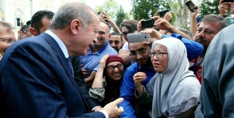 Cumhurbaşkanı Erdoğan ile selfie için yarışa girdiler