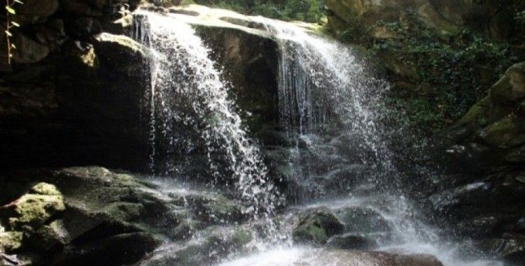 Kayalıdere Şelaleleri görenleri kendisine hayran bırakıyor