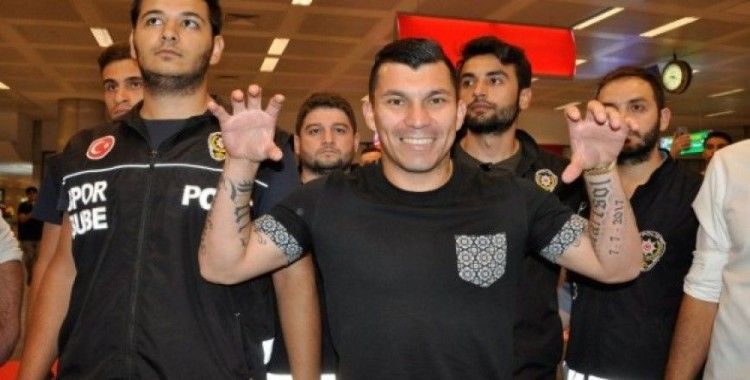 Beşiktaş’ın yeni transferi Medel İstanbul’da 