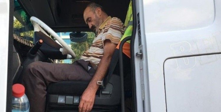 Alkollü tır sürücüsü yol ortasında uyuyakaldı