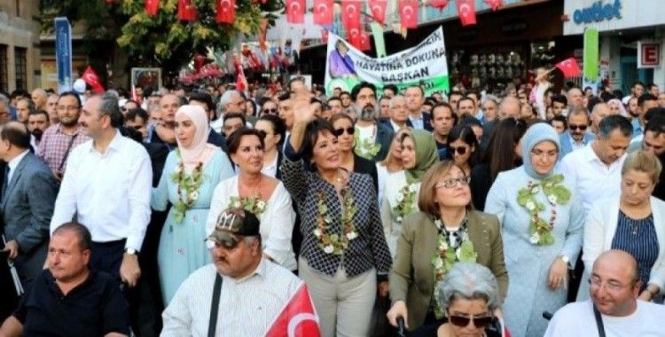 Adalet Bakanı Gül ve ünlü sanatçılar Antep fıstığı için yürüdü