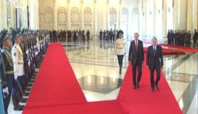 Erdoğan Kazakistan’da resmi törenle karşılandı