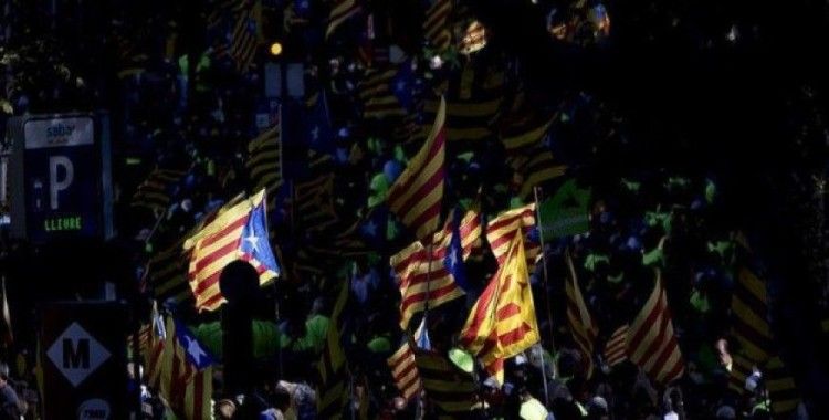 Anayasa Mahkemesi 'İspanya'dan ayrılma yasasını' askıya aldı