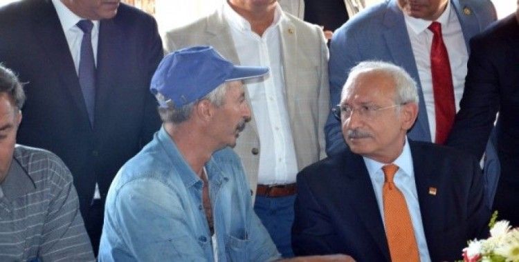 Kılıçdaroğlu, Balıkesir'de vatandaşlarla bir araya geldi