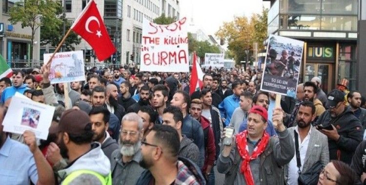 Müslümanlara yapılan saldırılar protesto edildi