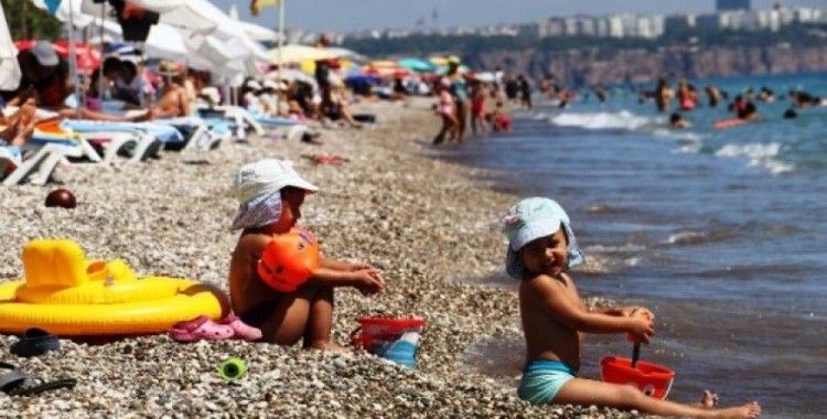 Antalya'da yaz devam ediyor 