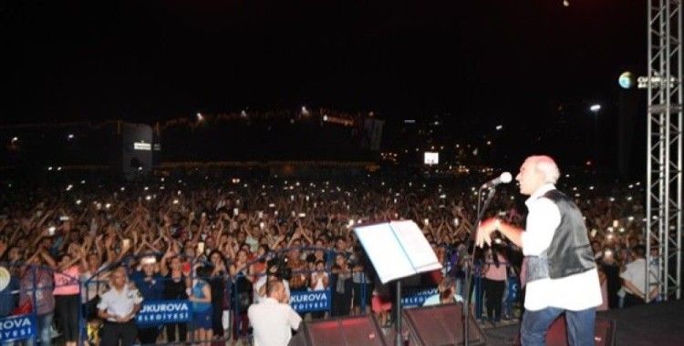 Adana'da 'Sonbahara Merhaba' konseri