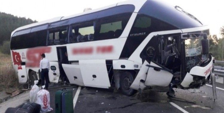 Yolcu otobüsü menfeze düştü, 13 yaralı