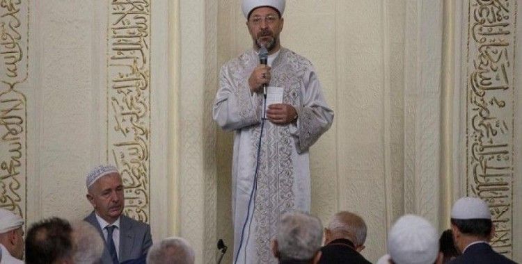 Diyanet İşleri Başkanı Erbaş Hacı Bayram Camisi'nde sabah namazı kıldırdı