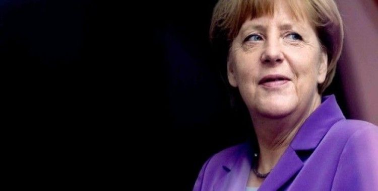 'Türk oyu' korkusu Merkel'e Türkçe konuşturdu