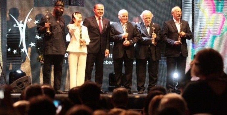 Adana Film Festivali Onur Ödülleri sahiplerini buldu 