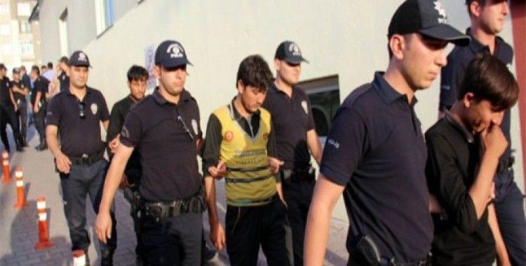 15 kişilik minibüsten 25 kaçak göçmen çıktı