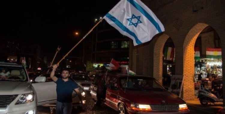 İsrail bayraklarıyla referandum kutlaması