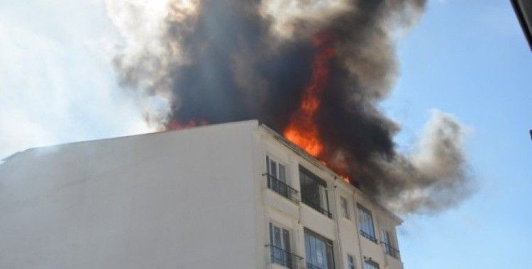 Çatı yangınında 1 kişi yanarak öldü