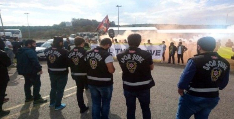 Fenerbahçe taraftarlar, Demirören’i istifaya davet etti