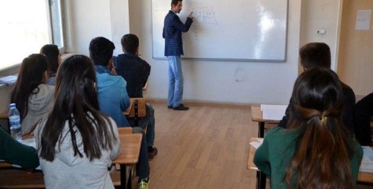 Yüksekova'da 400 öğrenciye ücretsiz kurs