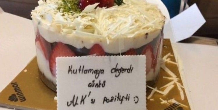 Kanseri yendiğini sürpriz kutlama ile öğrendi