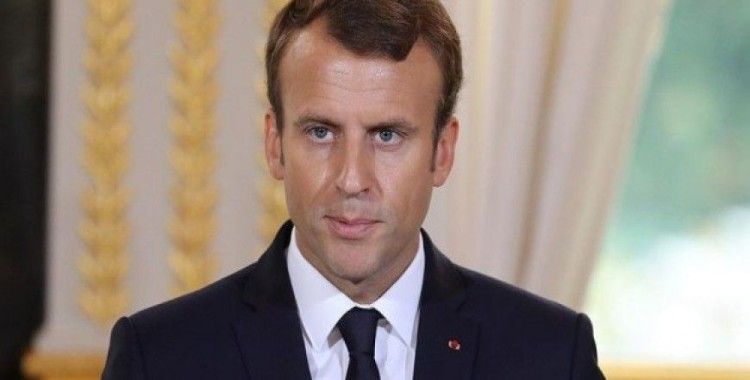 Macron'a 'Esed'in şeref nişanını geri al' çağrısı