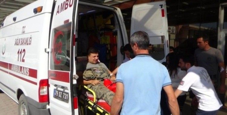 Sınırda zırhlı araç devrildi, 8 asker yaralandı