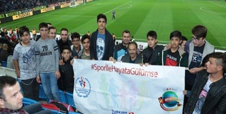 Trabzonspor Galatasaray maçı heyecanını tribünde yaşadılar