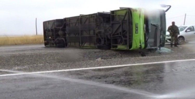 Diyarbakır'da yolcu otobüsü devrildi, 23 yaralı 