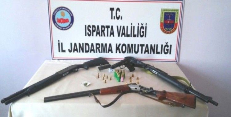 Isparta'da silah kaçakçılığı ve uyuşturucu operasyonu